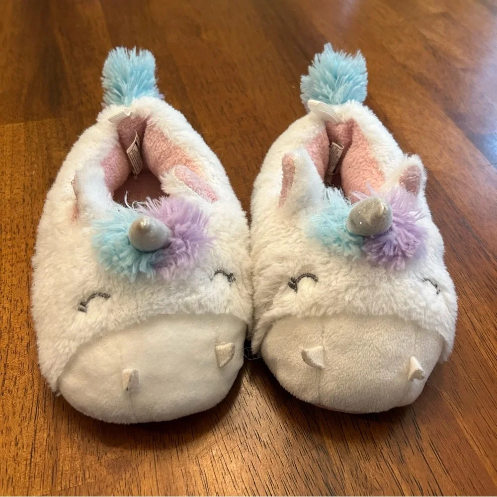 Unicorn Slippers | Toddler Girl Size 7/8 | Carter’s🦄